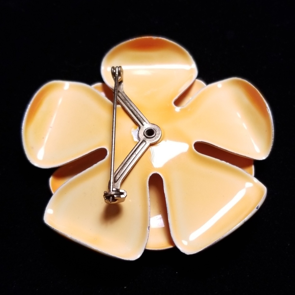 Vintage Enamel Flower Daisy Brooch Pin - Picture 10 of 14